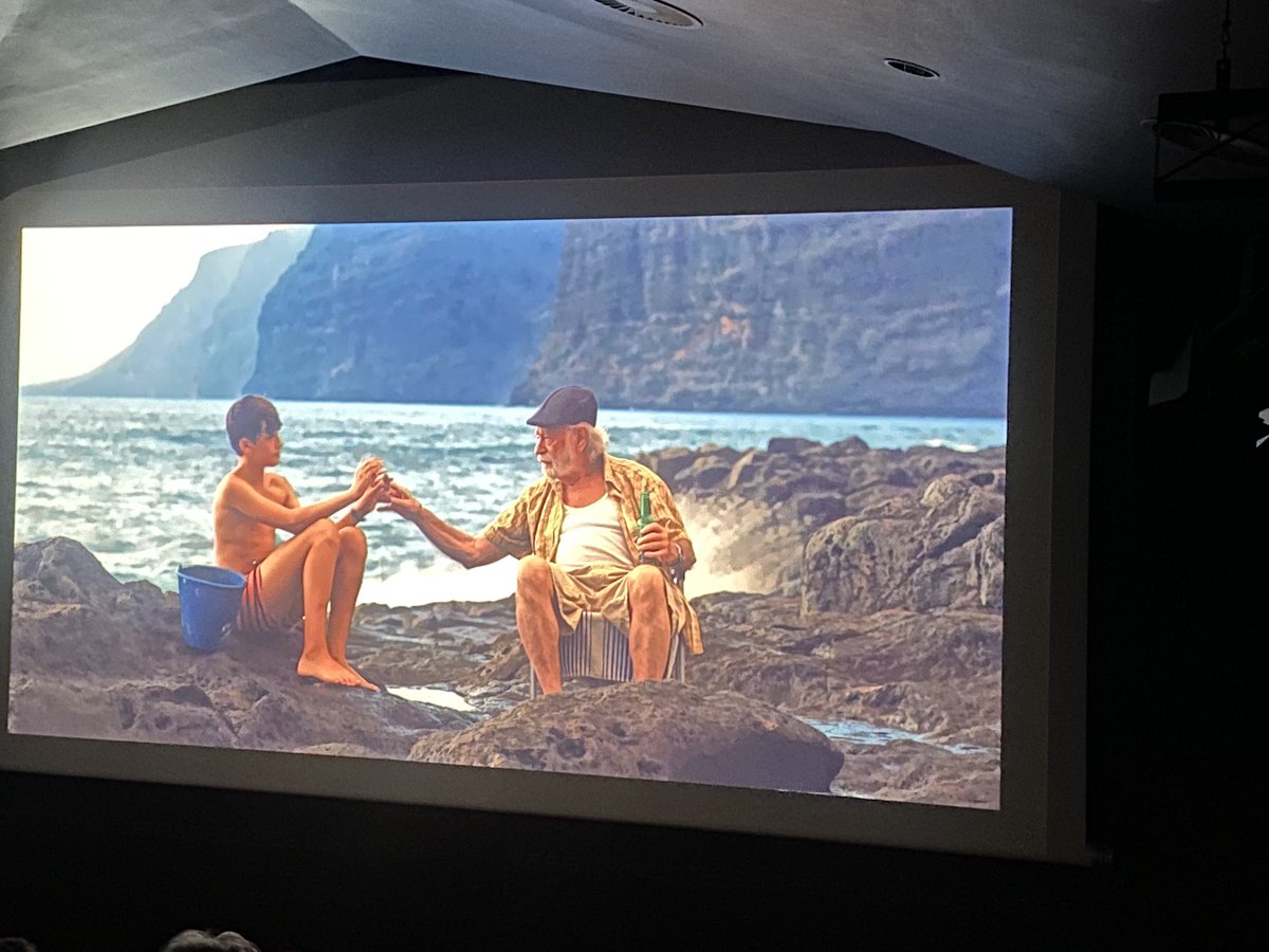 Yendy_Hernandez's tweet photo. 📽️ La Isla Errante representa a #Canarias en el Festival de Cortos de Bogotá (#BogoShorts).

Con la leyenda de San Borondón de fondo, combina el declive agrario con la turistificación del territorio.

En el rodaje de #PabloBorges hay una finca amenazada por el Muelle de Fonsalía. https://t.co/OiJqIWOr7U