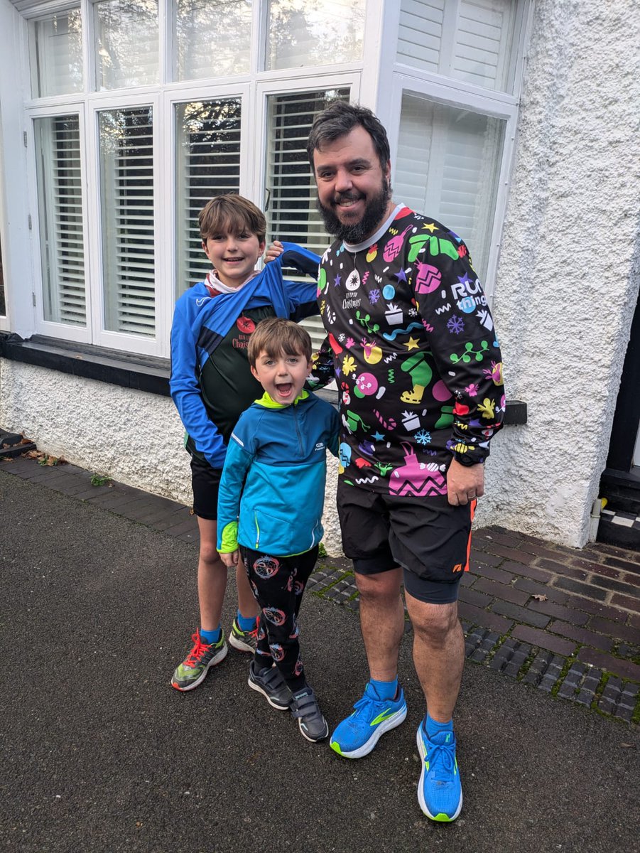 PhilDoesTri's tweet image. Got a few KM in to start the awesome @runup2christmas and even the littlest bagged his first ever run up to Christmas run, whilst the eldest out paced me from start to finish!! 

#ru2c #runuptochristmas