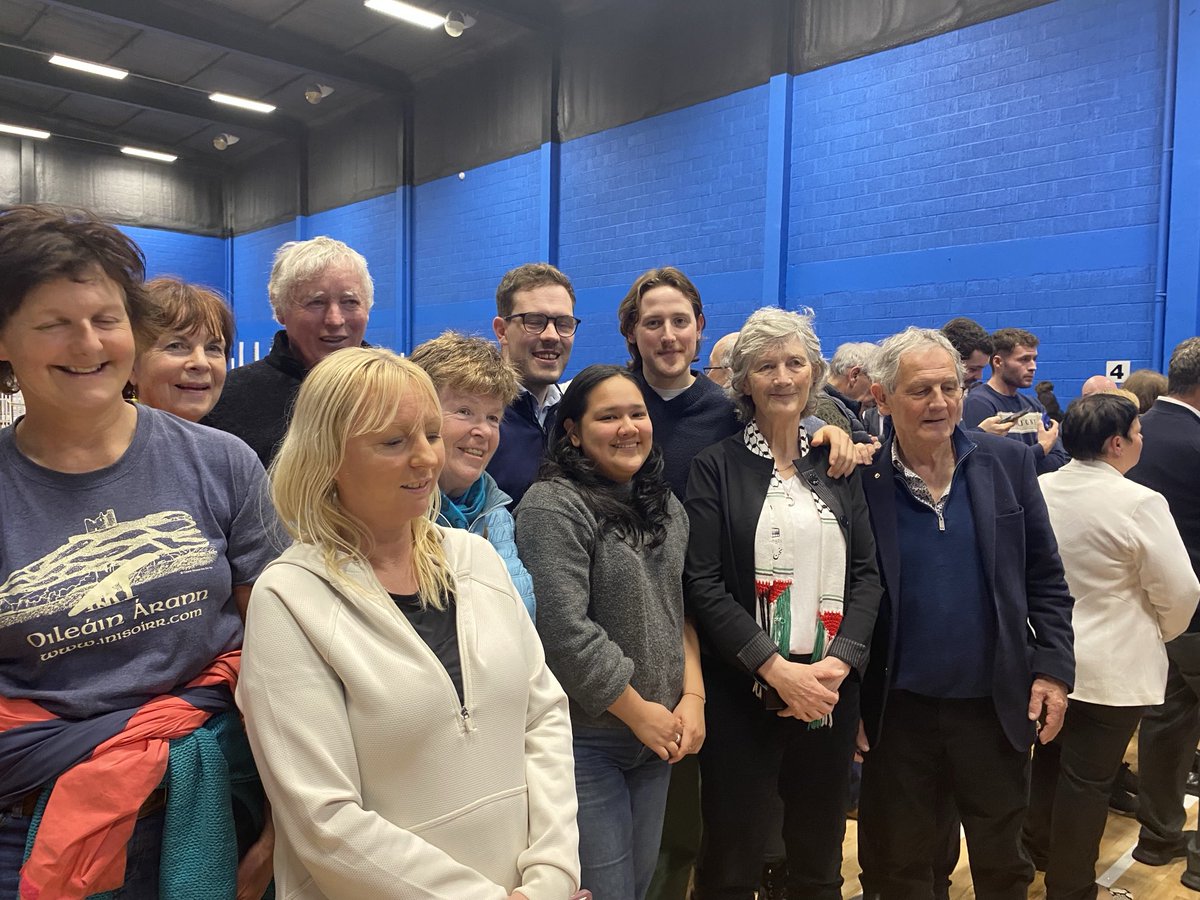 Beirt bhan bhuacacha…i Gaillimh Thiar.
Cuóta:10,047
11ú Comh:
Farrell SF 10,610
Connolly NS 10,578
⁦<a href="/catherinegalway/">Connolly for President</a>⁩ ⁦<a href="/Farrell_Mairead/">Mairéad Farrell TD</a>⁩ ⁦<a href="/NuachtTG4/">Nuacht TG4</a>⁩