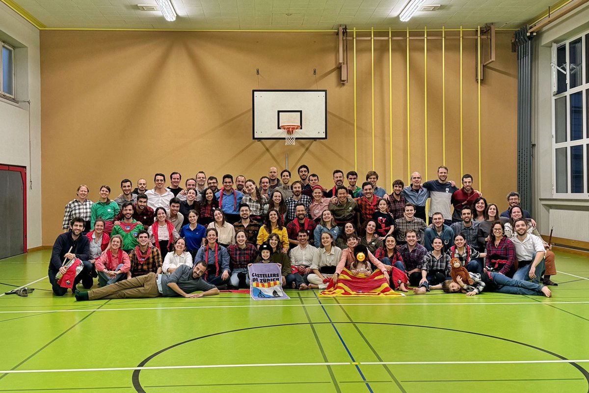 cdlausanne's tweet photo. Aujourd'hui, nous sommes allés à Zurich pour faire une répétition ensemble avec les @CCZuric . Un grand merci pour l'accueil et l'aide avec les pinyes !

Avui hem anat a Zurich a fer un assaig conjunt amb els @CCZuric . Moltes gràcies per l’acolliment i l’ajuda amb les pinyes! https://t.co/I73u43EGF9