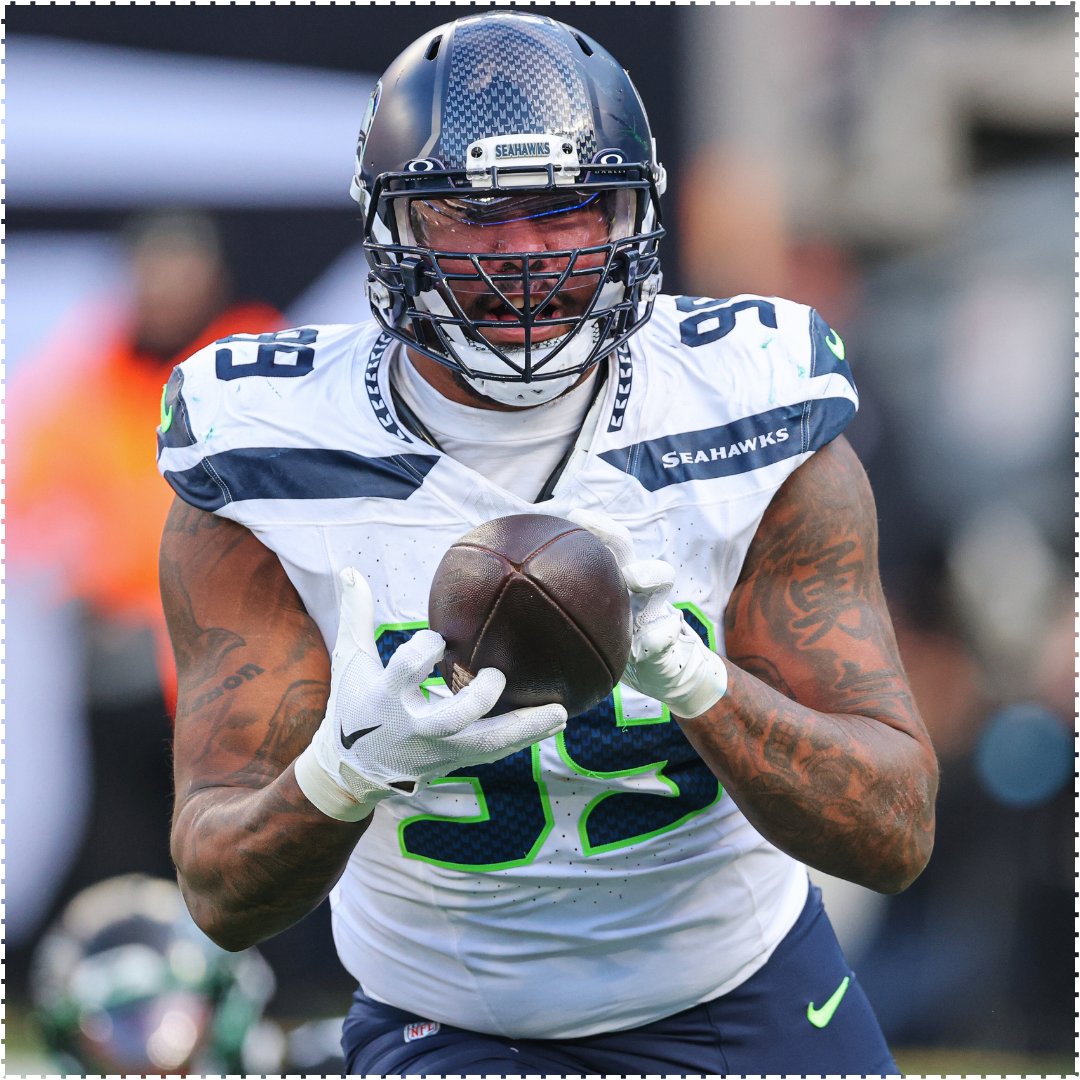 What #Seahawks DL Leonard Williams has done over the last two weeks:

- 10 tackles
- 6 tackles for loss
- 4.5 sacks
- 1 INT
- 1 TD return
- 6 QB Hits
- 2 pass deflections

Game wrecker.
