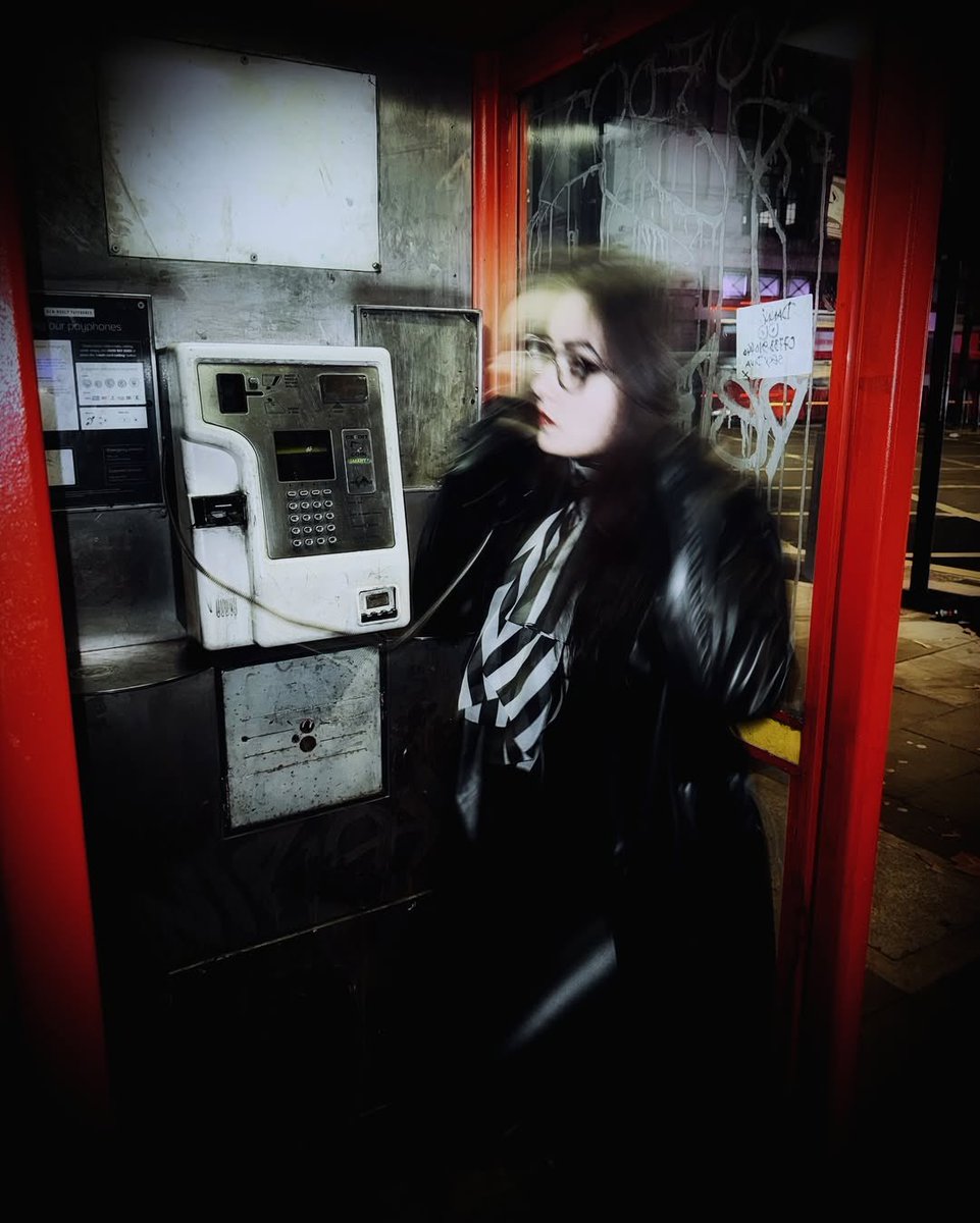 I hear a lull in the frequency
Something’s calling out to me 
Transmission glitching
Recognition switching
I’m lost in zero gravity 🖤📞