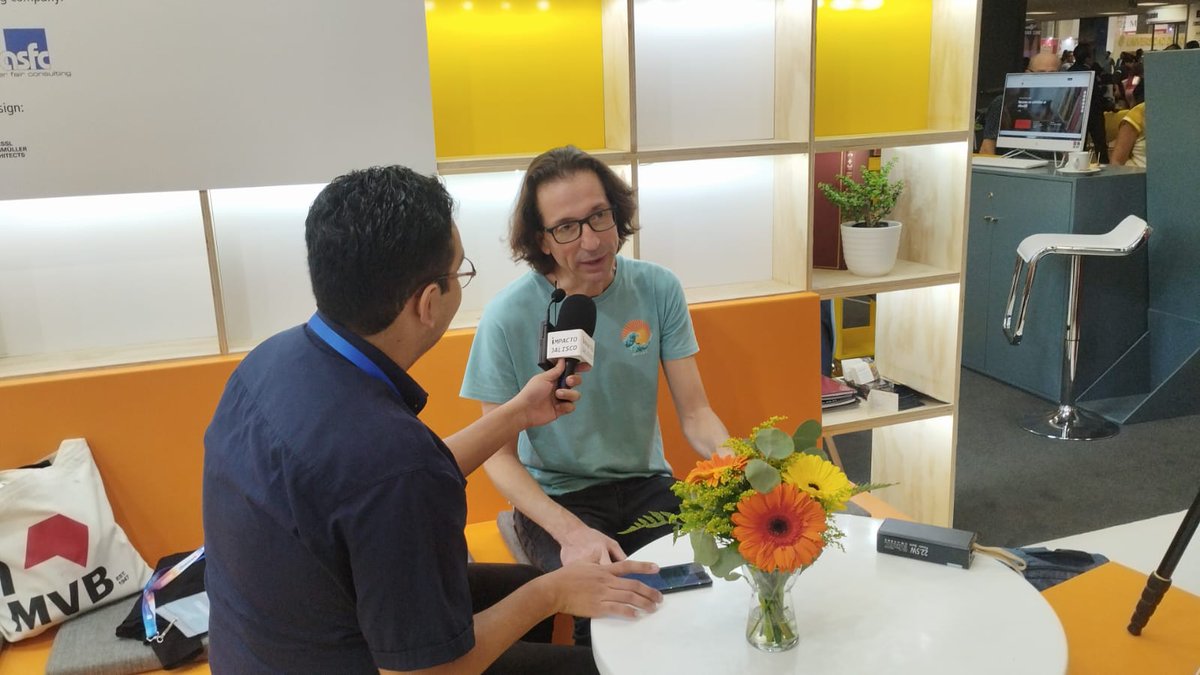 mvblatam's tweet photo. 🎙️✨ #Metabooks impulsa la difusión editorial en @FILGuadalajara 2024. Entrevista exclusiva con Jaime Homar, autor de @PlanetaLibrosMx, sobre su libro "La culpa y el deseo" (@TusquetsMexico). 📖🚀 https://t.co/GKpqvjGEGD
