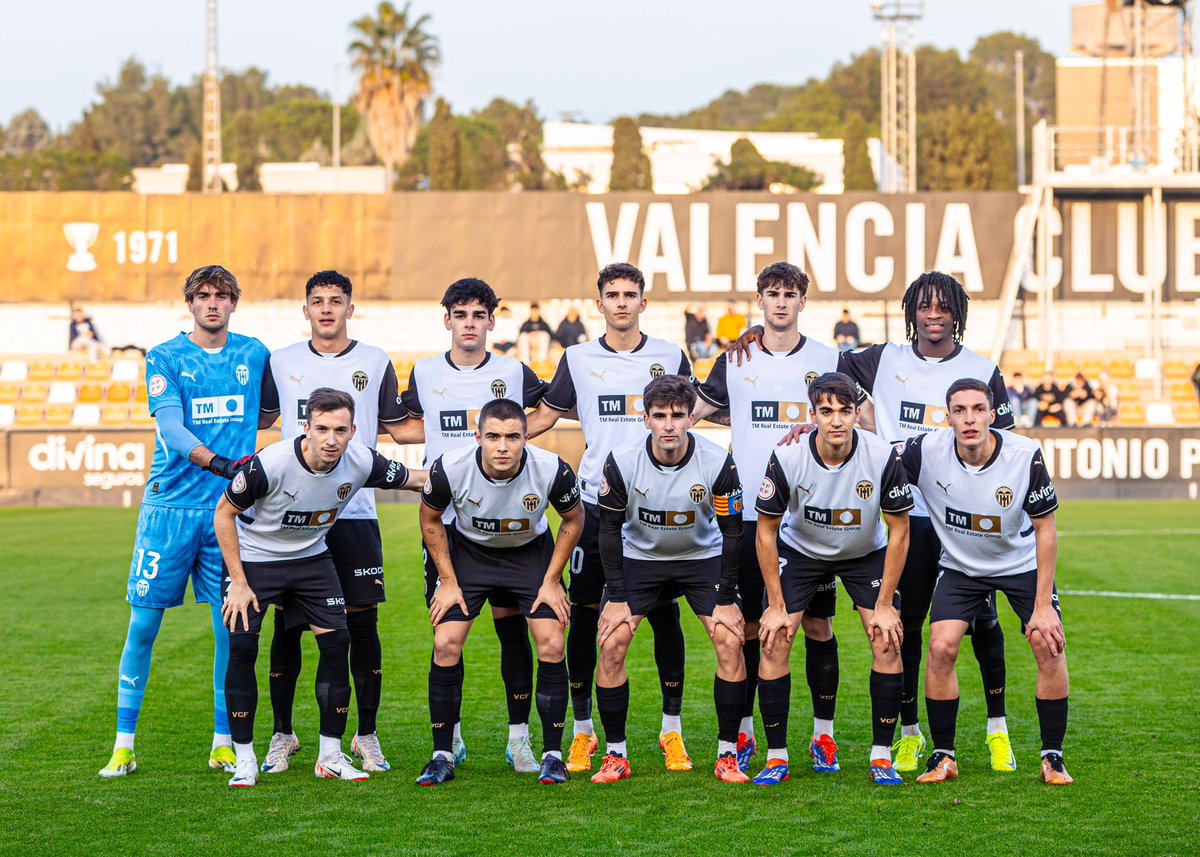 A seguir equipo!🦇🍍