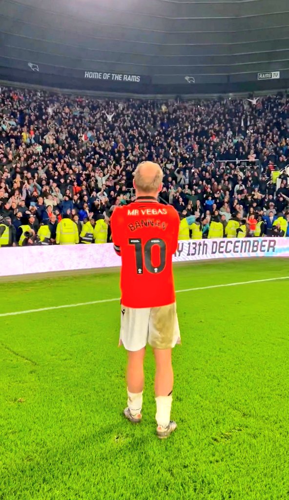 Almost a decade of this man and still producing magic. My Dad told me stories of Waddle and Sheridan. I'll tell my lad about him. 

Brilliant, balding, Barry b*stard Bannan 🪄🦉

#swfc