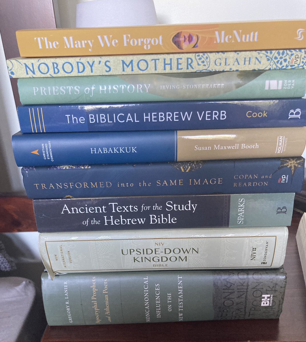 s_seglenieks's tweet image. My first real SBL book haul! Only bought 2 of these and still can’t believe I got the mammoth book on the bottom for free. Very excited to get into all of these. First the Cook book, then Apocryphal Prophets and Athenian Poets—what a fabulous title! #ets24 #sblaar24