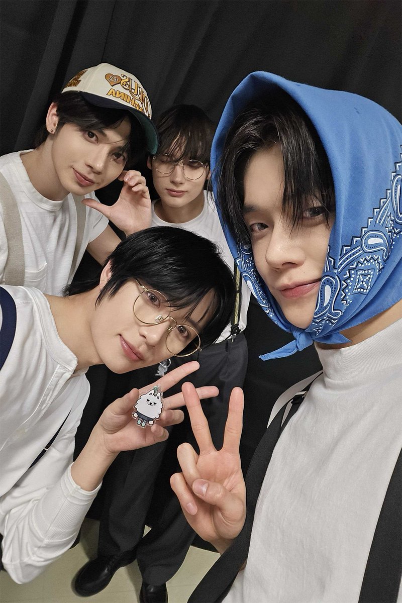 moamoa_jun's tweet photo. 最後に私たちがって言うよりトゥバちゃんたちを幸せに出来た気がして幸せだった…
降りたのにアンコールで何度もステージに戻ってきてくれたりт т スビンちゃんにもこの景色を見て欲しかった気持ちも大きかったけど次はみんなで会うもんね>3< 楽しみにしてる！！トゥバちゃん大好き🥹💞 https://t.co/gN61SAdWEh
