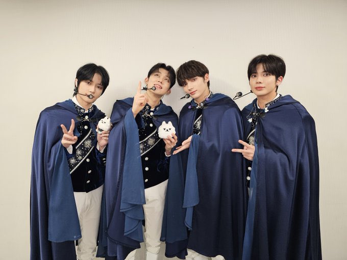 moamoa_jun's tweet photo. 最後に私たちがって言うよりトゥバちゃんたちを幸せに出来た気がして幸せだった…
降りたのにアンコールで何度もステージに戻ってきてくれたりт т スビンちゃんにもこの景色を見て欲しかった気持ちも大きかったけど次はみんなで会うもんね>3< 楽しみにしてる！！トゥバちゃん大好き🥹💞 https://t.co/gN61SAdWEh