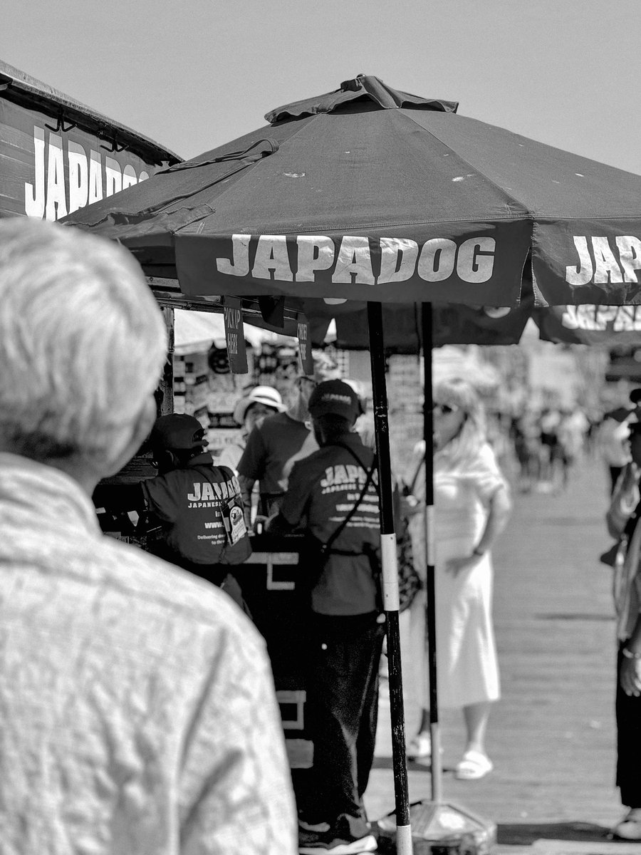 Wildbabypanda's tweet photo. Journée à Los Angeles 📸

#Photograph #UrbanPhotography  
#StreetPhotography #BlackAndWhite #SantaMonica #LosAngeles #CityLife #CaptureTheMoment #DailyLife  
#PeopleInPhotos #StreetStyle  
#VisualStorytelling #EverydayLife  
#LifeInLA #UrbanLife  
#PhotographyLovers https://t.co/D2bKr1zOQW