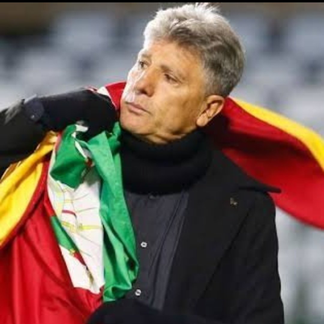 MestredeCopas's tweet photo. Entra ano e sai ano e o único técnico campeão no RS chama-se Renato Portaluppi. No ano mais difícil da história, sem jogar em casa por 4 meses, matou no peito e disse que com ele o Grêmio não cai. E não caiu. Mesmo sendo perseguido pela imprensa isenta e uma minoria de vermes. https://t.co/nxQSp27oIk