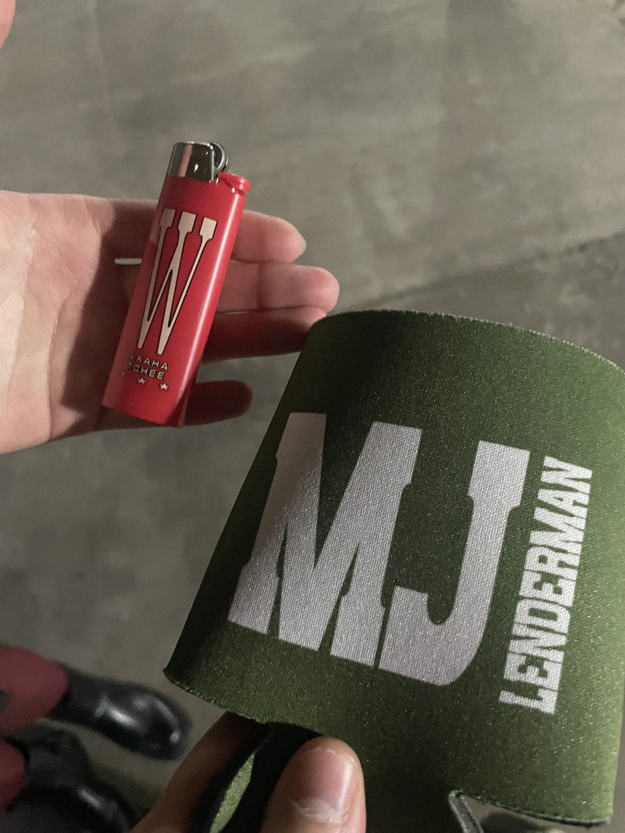 _borrowedbones's tweet image. wasn’t sure which taylor swift lyric about the month of november to caption this with so here’s a dump