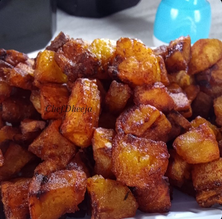 chefdheeja's tweet photo. Introducing y'all to the first day in the month of December with some soft fried diced plantains ๐๐๐
Drop a โค๏ธ if you love fried plantains
Engage and follow @chef.dheeja for more lovely food content!!!๐ค
#chefdheeja
#friedplantains
#31dayspostingchallenge https://t.co/RCX6Ji0uV6