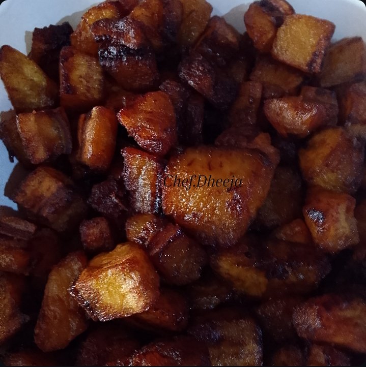chefdheeja's tweet photo. Introducing y'all to the first day in the month of December with some soft fried diced plantains ๐๐๐
Drop a โค๏ธ if you love fried plantains
Engage and follow @chef.dheeja for more lovely food content!!!๐ค
#chefdheeja
#friedplantains
#31dayspostingchallenge https://t.co/RCX6Ji0uV6