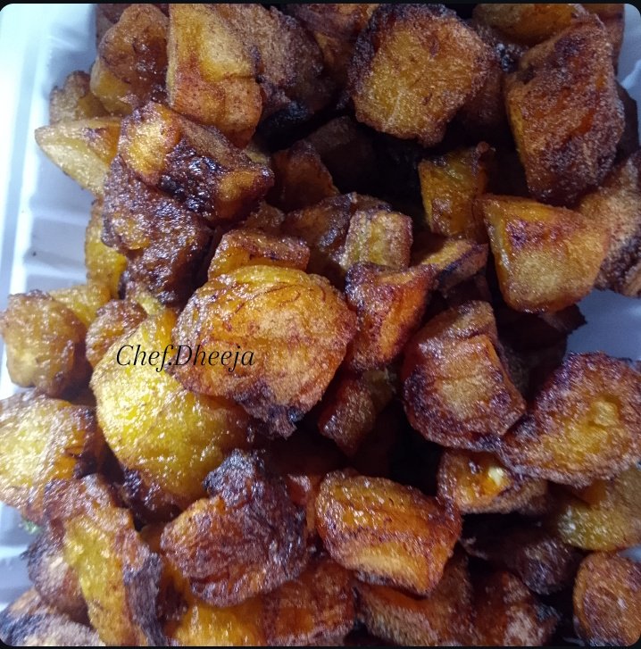 chefdheeja's tweet photo. Introducing y'all to the first day in the month of December with some soft fried diced plantains ๐๐๐
Drop a โค๏ธ if you love fried plantains
Engage and follow @chef.dheeja for more lovely food content!!!๐ค
#chefdheeja
#friedplantains
#31dayspostingchallenge https://t.co/RCX6Ji0uV6