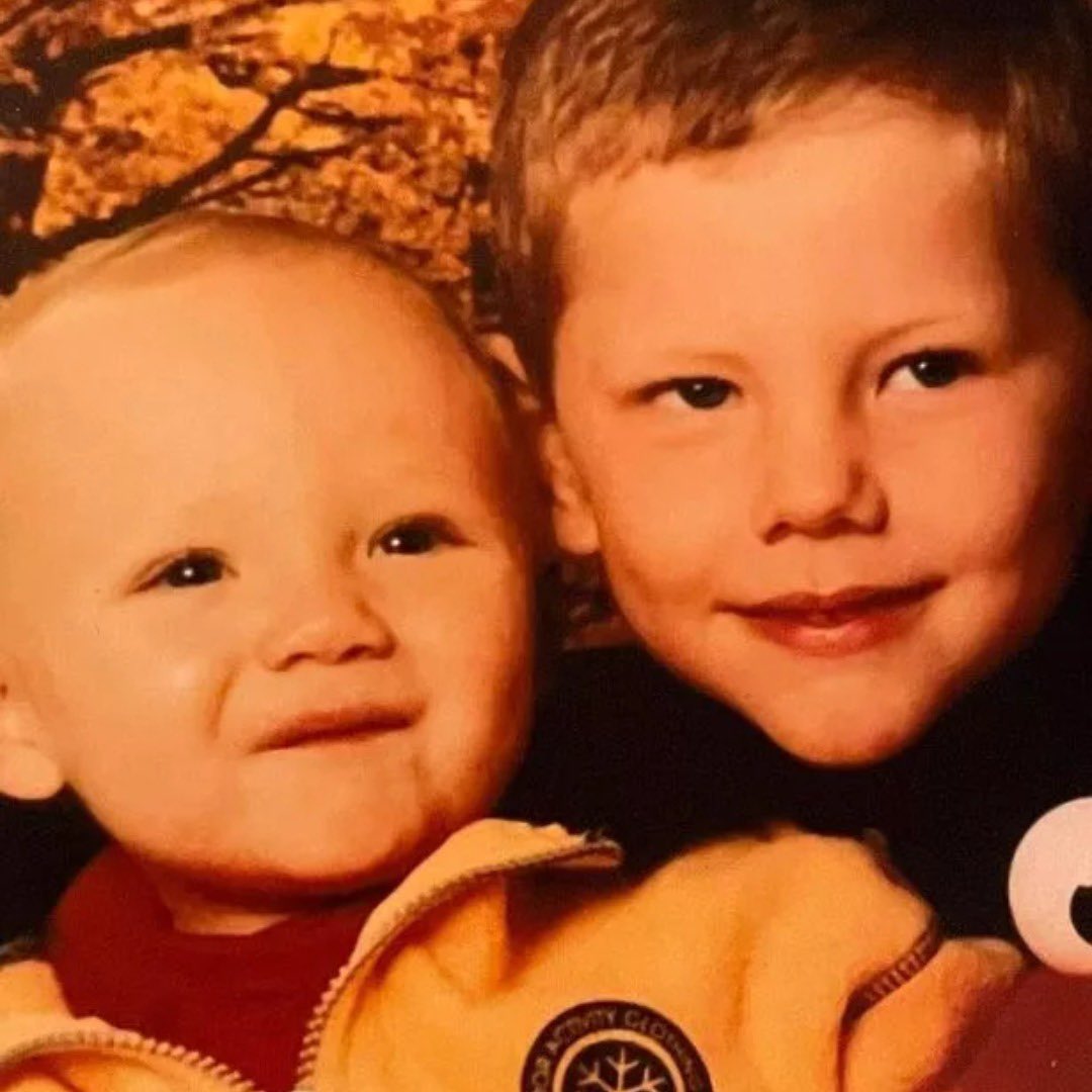 Watching Dean on our screens every night has made us so proud! From making us laugh every day to seeing him face his fears ❤️ 

Remember to use your 5 free votes via the app to vote Dean to be your king of the jungle x ❤️👑 #ImACeleb