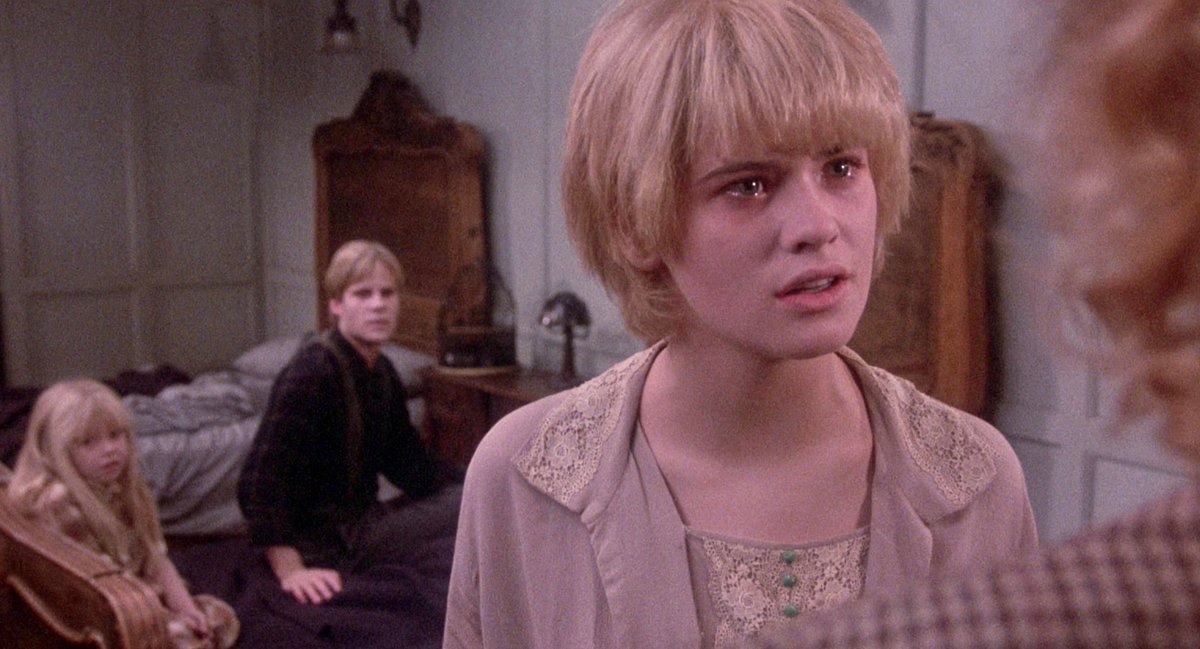 EugWSerra's tweet image. Happy Birthday to Kristy Swanson! #KristySwanson #BuffyTheVampireSlayer #FlowersInTheAttic #DeadlyFriend #HighwayToHell