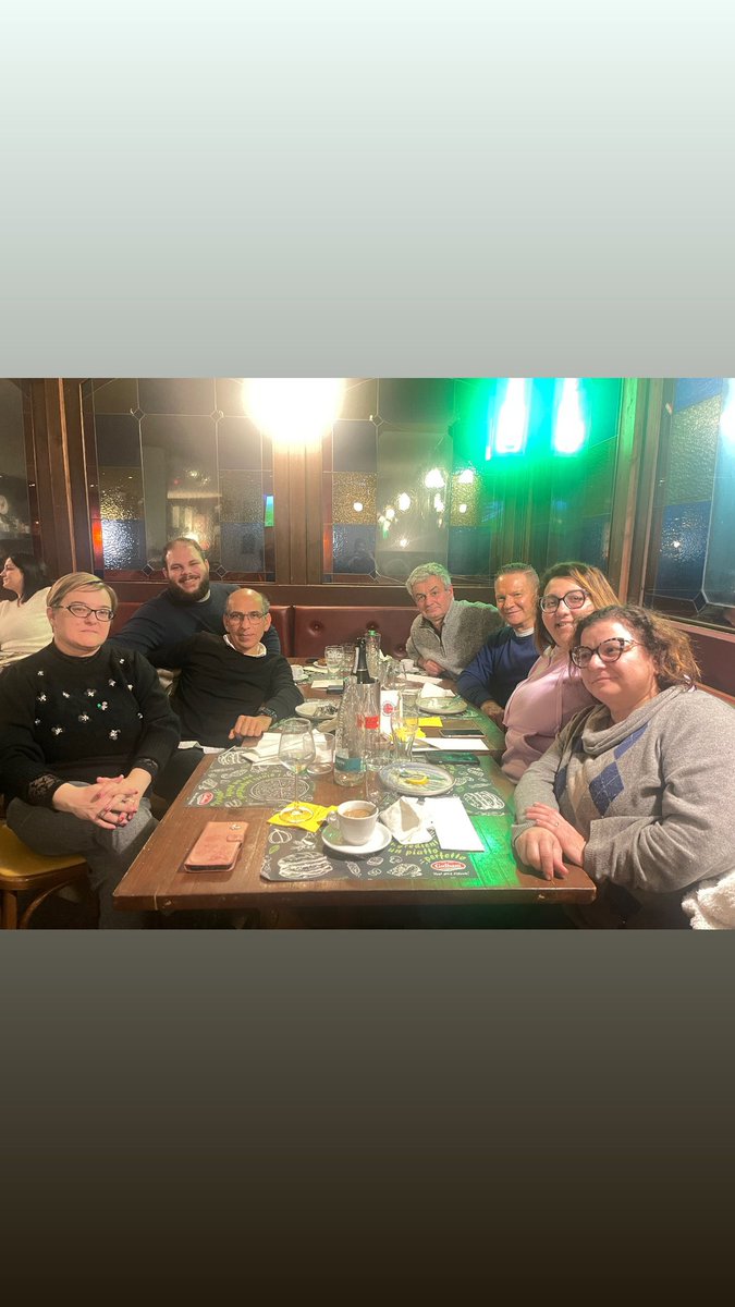 roanto61's tweet photo. A cena con parte del gruppo Mancuso https://t.co/LYSpuFVpNW