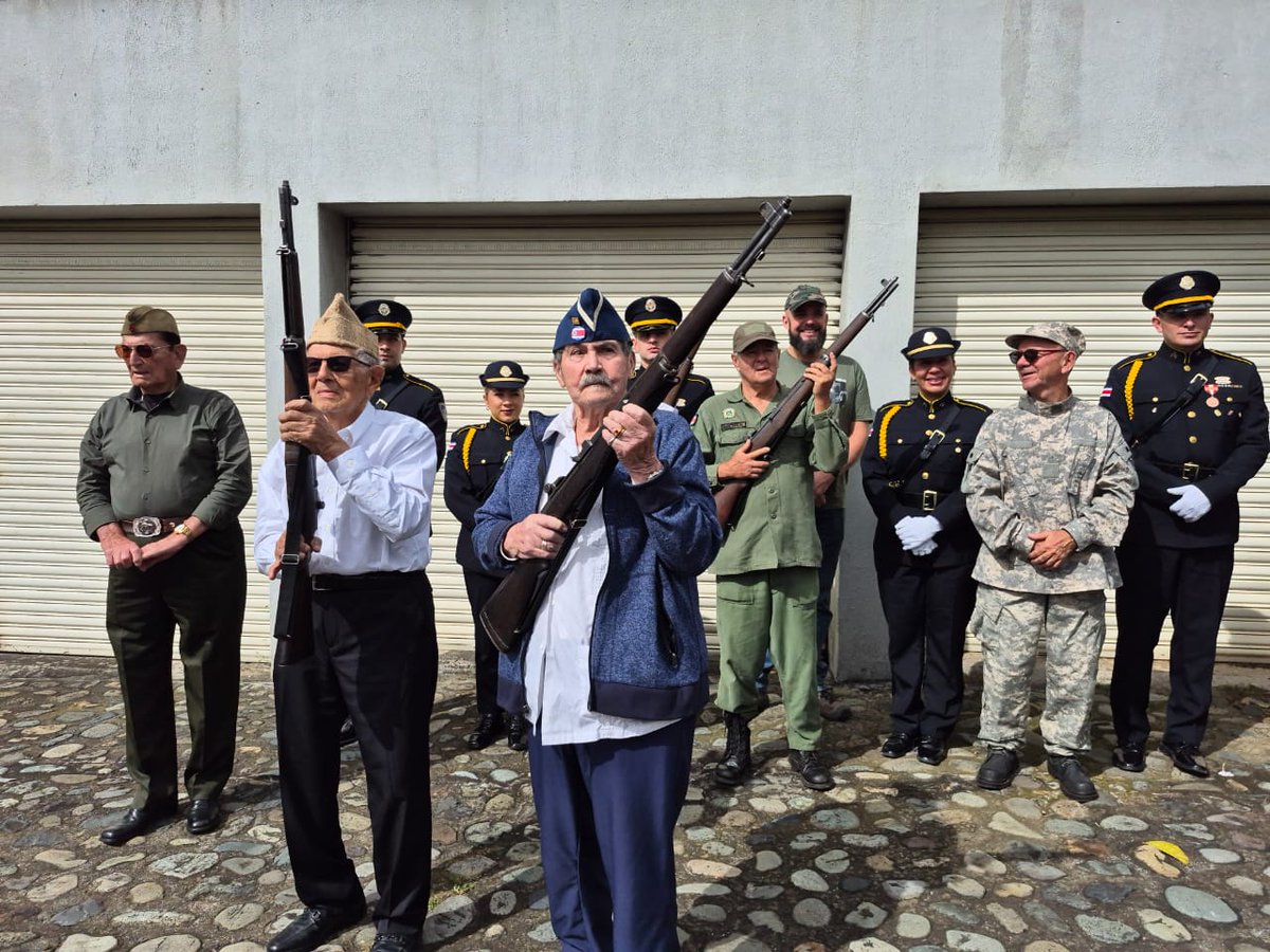 “Dichosa la madre costarricense que sabe que su hijo al nacer jamás será soldado”. 🇨🇷🕊️

Con estas palabras, el japonés Ryōichi Sasakawa destacó, durante su visita a Costa Rica, uno de los mayores motivos de orgullo nacional: la abolición del ejército, una decisión histórica.