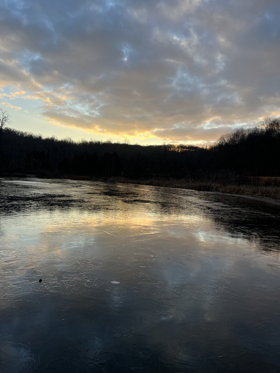 jfgrounds22's tweet photo. Running for fun !! Cold out ! I fell ! Sounds like fun !!🤩 https://t.co/F00on0WqeA
