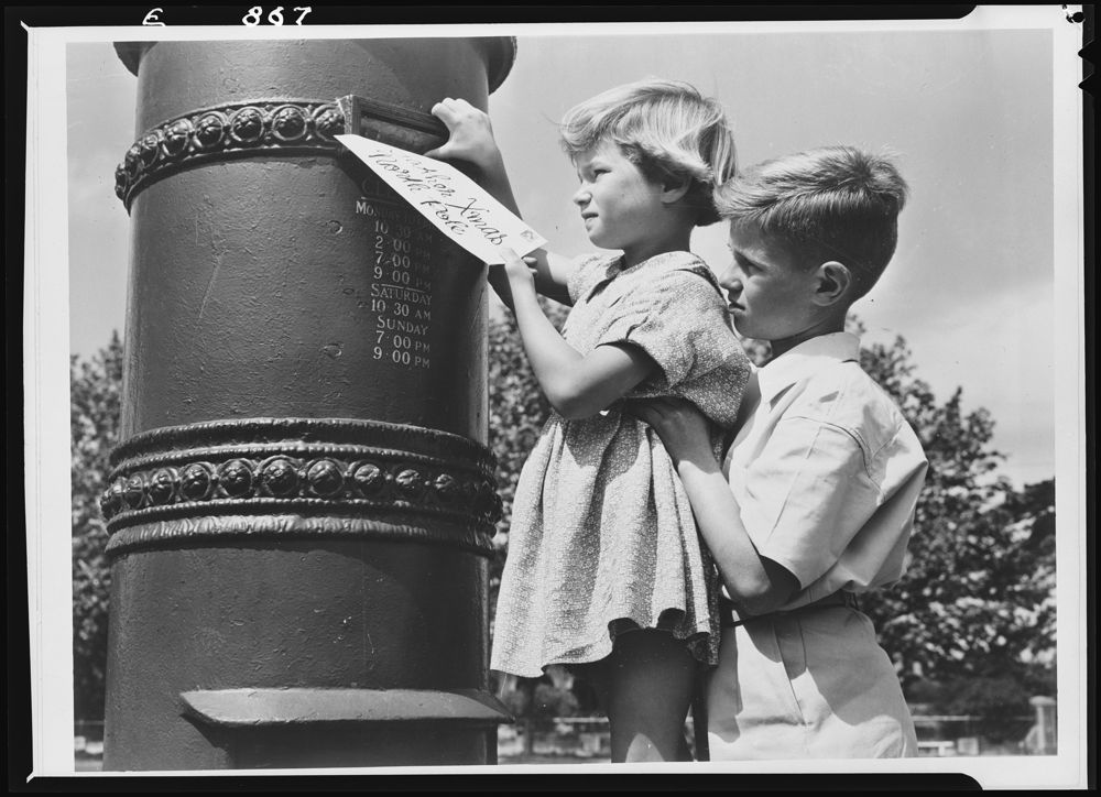 Is it really December already? When planning your summer research, please note our Christmas closure periods:

🎄 Victorian Archives Centre closes 2pm 24 Dec-2 Jan.
🎄 Ballarat Archives closes 4:30pm 23 Dec-6 Jan.

For more info, check 'visit us' at prov.vic.gov.au