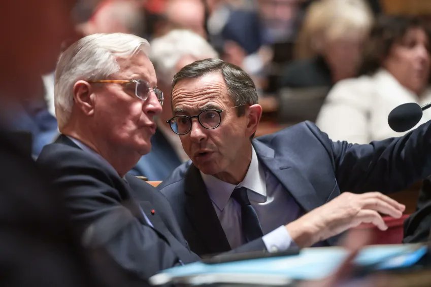 la_france_sur_x's tweet image. Budget : Bruno Retailleau envisage de supprimer la protection policière des anciens ministres pour faire des économies.

Pensez-vous que cela soit judicieux ?
A. Oui
B. Non

🤍 Merci pour vos suivis sur X, cela nous donne de la visibilité 🙏 Nous vous suivons en retour 👌