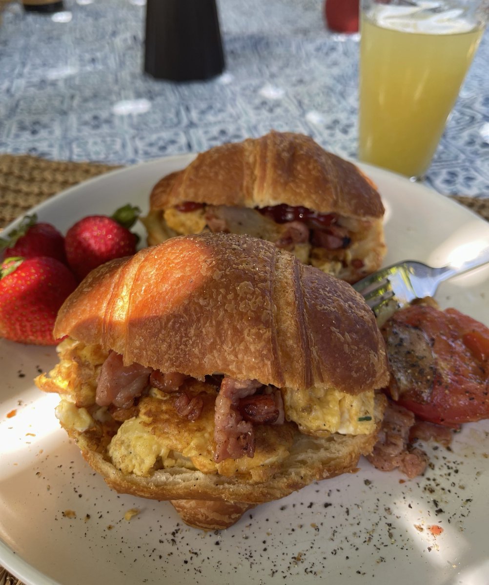 Simona_X71's tweet photo. Have a great week ahead, X’ers!🙏🏽🤩
#Breakfast #MondayVibes 🥓🍳#MyLongweekend👌🏽😋😋😋 https://t.co/Z4ZTYZa0qT