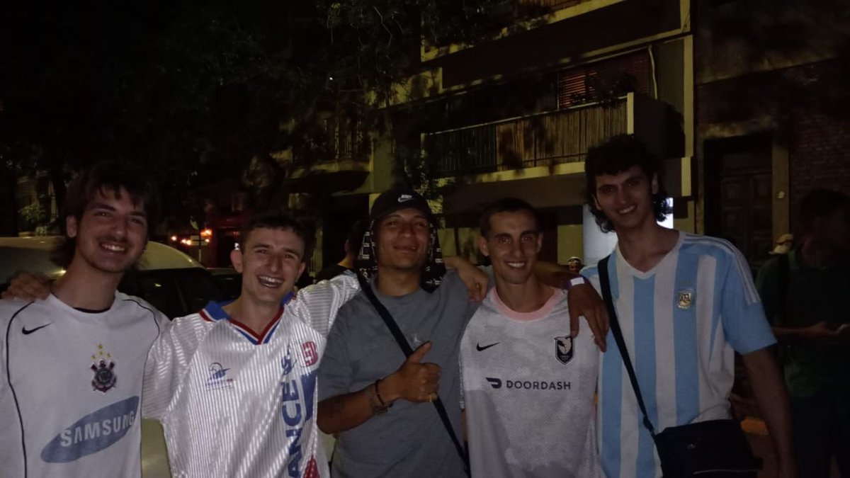 Mirkins2's tweet photo. La vida es una sola y si muero a los veinte y pico
Morí siendo rapero lo que quise desde chico https://t.co/sRgTlukYCr