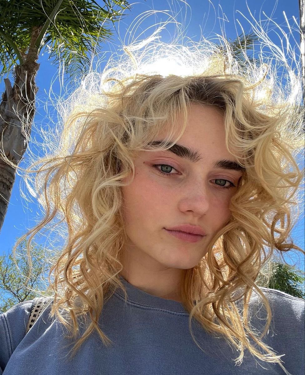 zzataras's tweet photo. i love these curly haired blue bug eyed princesses https://t.co/214BRZ4Ct9