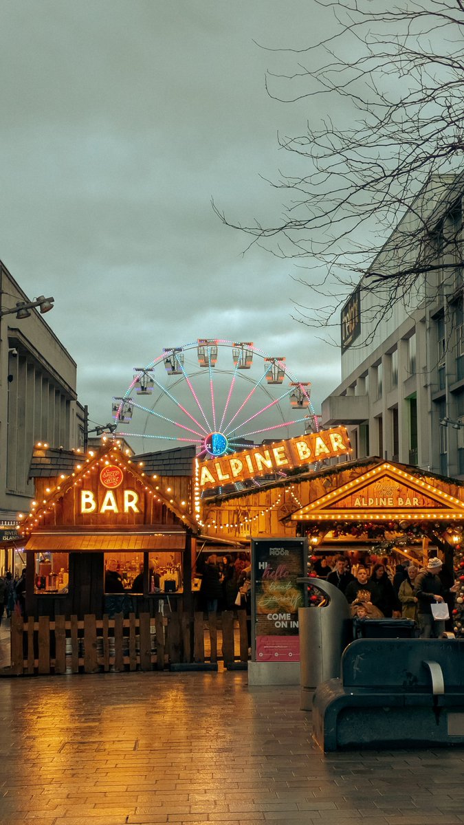 PhotophobicM's tweet photo. Sheffield Christmas Market ❤️🇬🇧📸❤️🎄🎁

#streetphotography #Christmas2024 #UnitedKingdom #travelphotography #cityscapes #christmasvibes #colors #moodytones #FestiveSeason https://t.co/OaI9khXix7