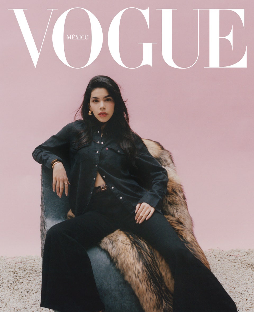 KeniaOsInfo_'s tweet photo. La edición de noviembre de la revista Vogue, con KeniaOS en la portada, fue una de las más vendidas del año. https://t.co/MDvnfAk3Si