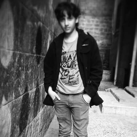 《عليك أن تُدرك أنك لست مُطالبًا بالحديث عن كل شيء وليس شرطًا عليك الركض وراء مايركض إليه العالم، لاتترك أشيائك التي تحب لتحب ما يُحبون.》