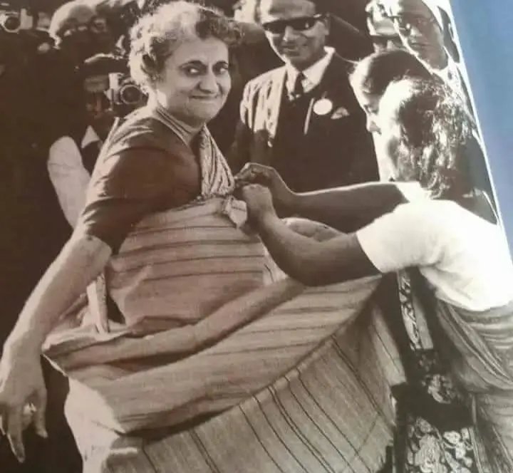 DaithunDaimary's tweet photo. FIRST PRIME MINISTER OF INDIA LT. PANDIT JAWAHARLAL NEHRU DISCUSSING SOMETHING WITH ASSAM BODO DANCER 
          AND 
Former prime minister of india Lt. Indira Gandhi wearing Assam Bodo traditional  Attire Dokhona.  Sir please do visit in Bodoland next year2025.
@narendramodi https://t.co/9Dot0WWJhh