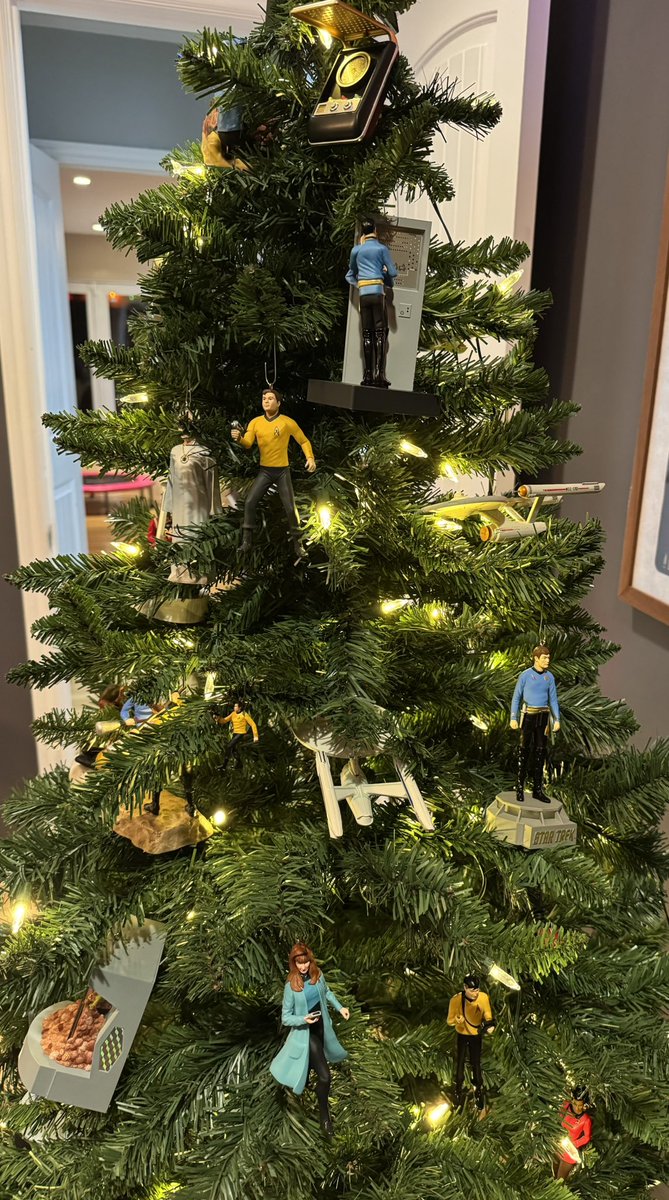 hwoodminotaur's tweet photo. Set your phasers to Merry! My #Trekmas tree has 58 @StarTrek ornaments this year! #LLAP https://t.co/pYm8sb3VoS