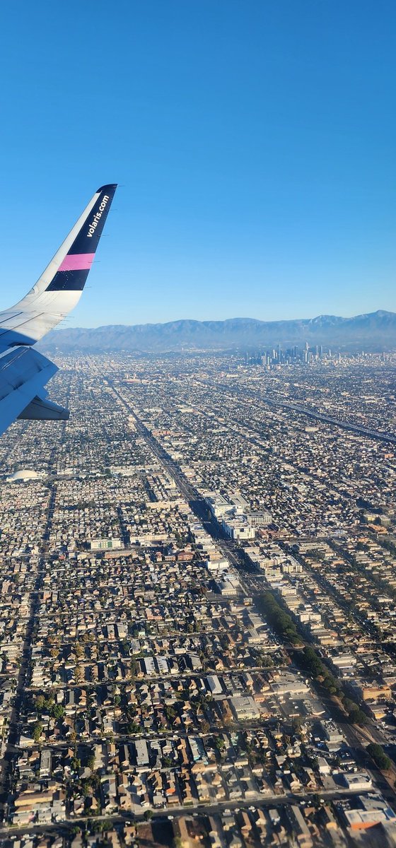 aljiso's tweet photo. Aterrizando en los ángeles https://t.co/wqNUzWDVyg