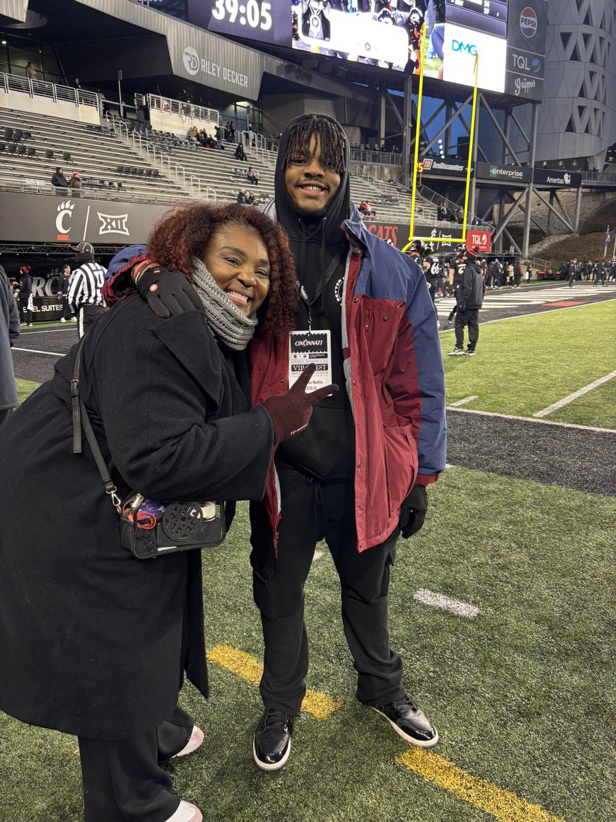 Solomon Mathis (@solomon_series) on Twitter photo Had an amazing time at the University of Cincinnati game canāt wait to come back <a href="/GoBEARCATS/">Cincinnati Bearcats</a>!!!!! Had an amazing time at the University of Cincinnati game canāt wait to come back <a href="/GoBEARCATS/">Cincinnati Bearcats</a>!!!!!
