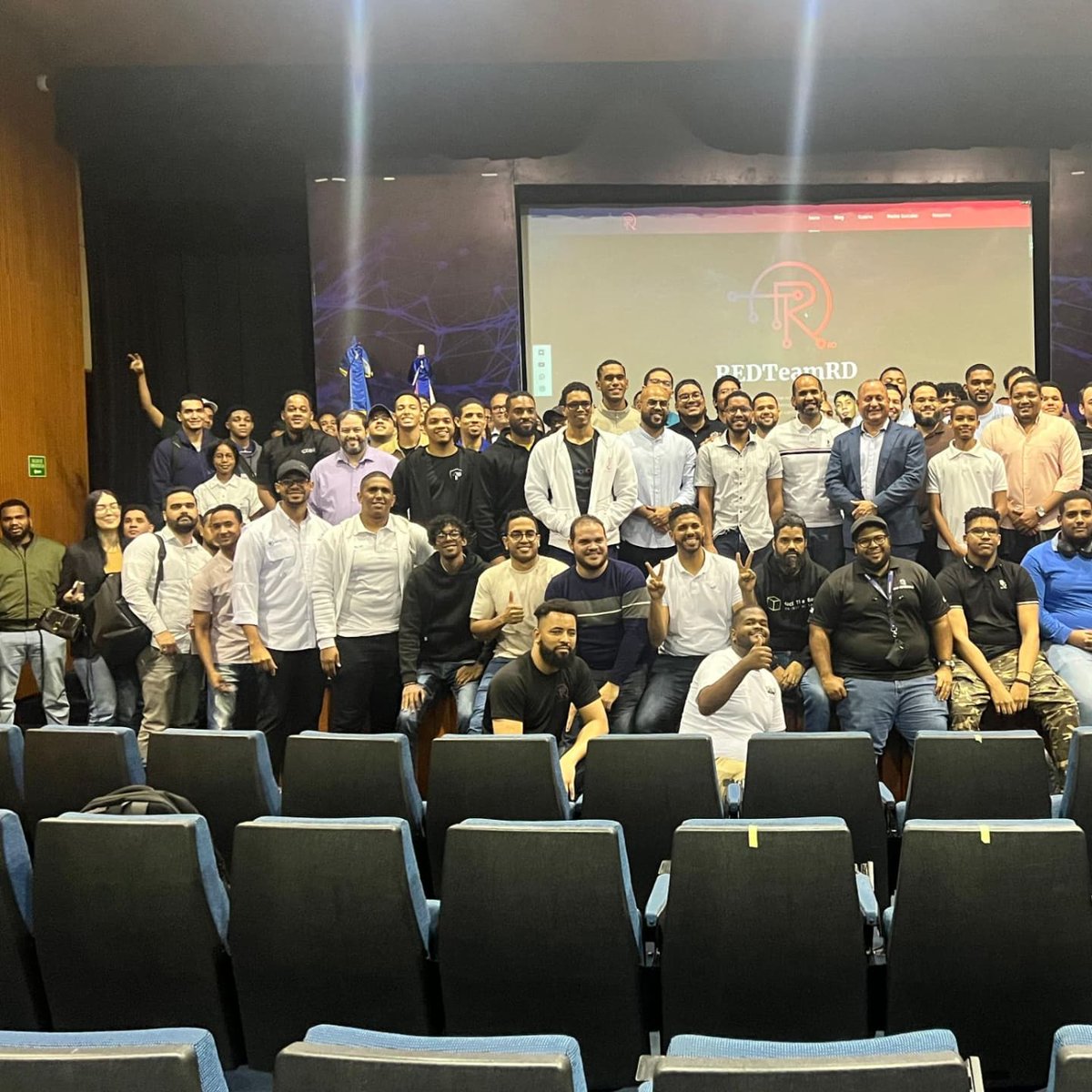 Daniel De Los Santos tweet media