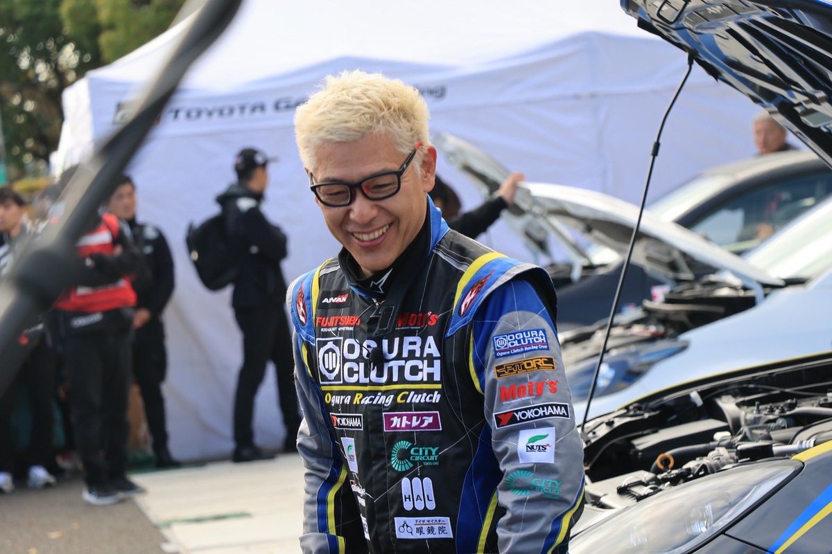 ryolondonboots's tweet photo. 昨日、TGRラリーチャレンジ 豊田でラリーデビューしてきました。

会場で沢山の人に応援の声を頂き、ありがとうございました😊

モリゾウさんのステッカーを真似して、作ったステッカーも無くなってしまい。「YouTube見れるステッカーちょうだい！」と声を掛けてくれたのに渡せなかった方々、ごめんなさい🙏

会場も盛り上がってて、メチャクチャ楽しかった。

沢山のスタッフ、会社に協力、支援、応援頂き、ありがとうございました。

メチャクチャ、貴重で楽しい経験をさせて頂きました

引き続き、【俺、ラリーする❗️】
ので皆さん、宜しくお願いします🙇