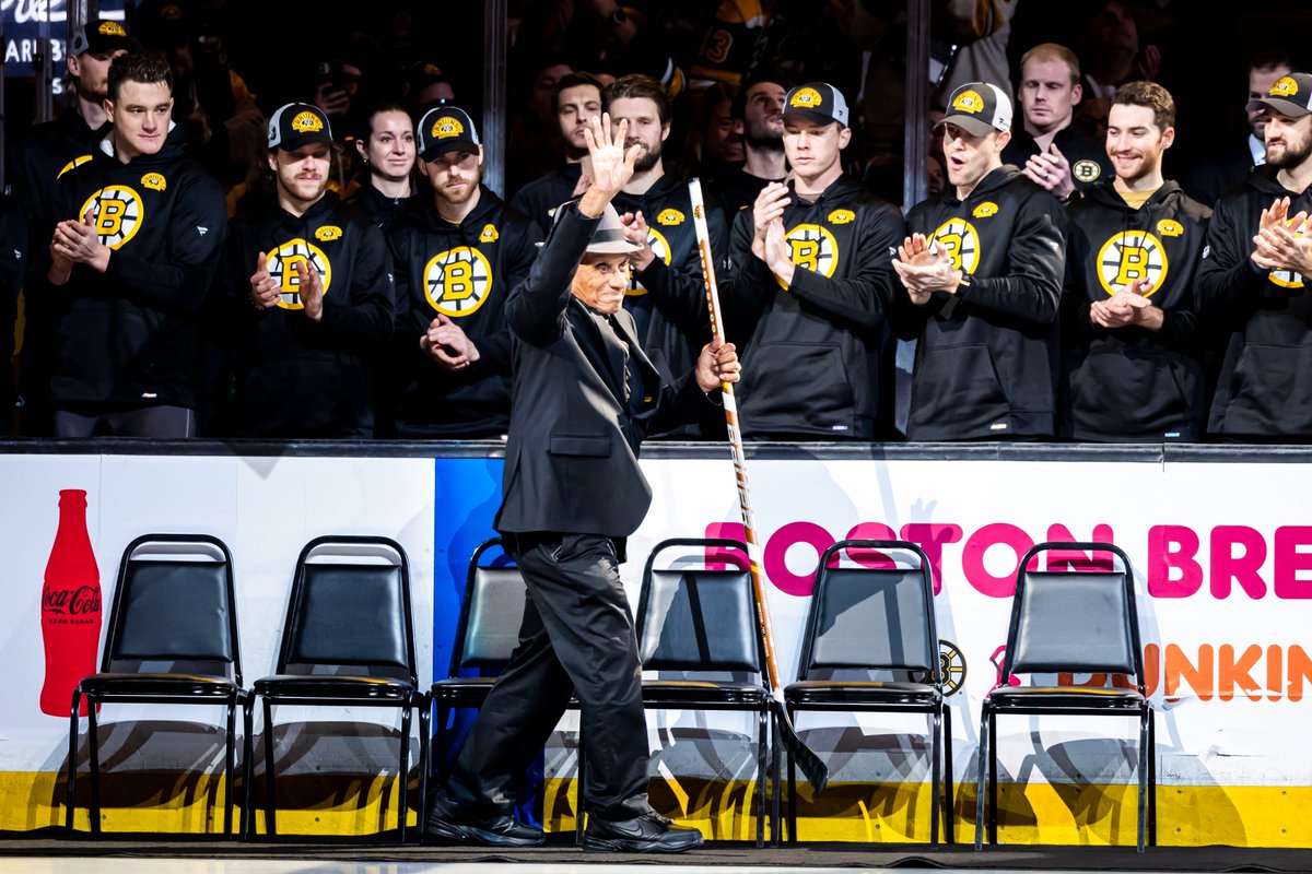 NHLBruins's tweet photo. Taking their bows 👏 https://t.co/LrW7n8TAdL