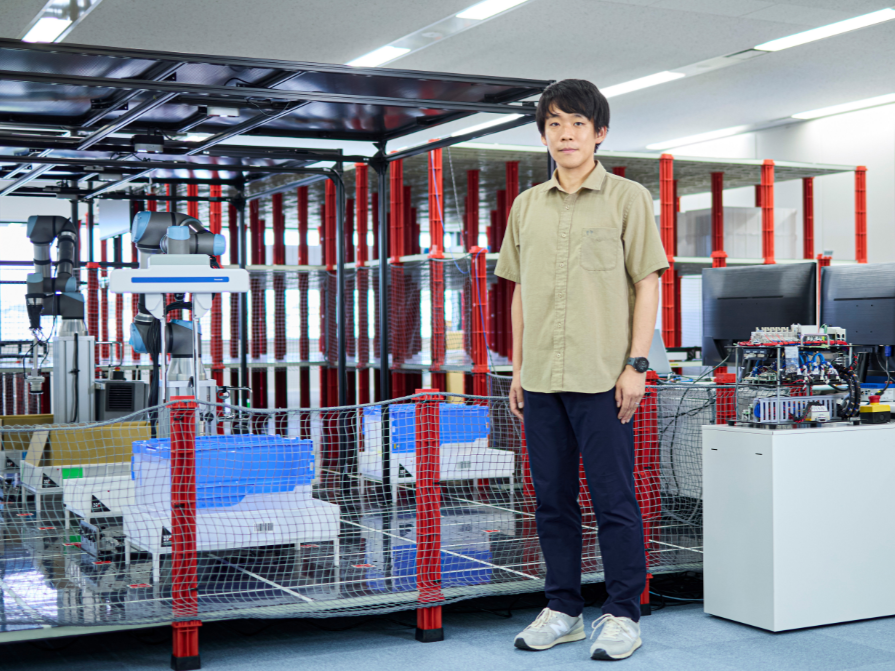 Panasonic_CO_JP's tweet photo. #AIロボット の自動化で
想像を超える便利を叶えたい💪
https://t.co/6djlt4wM95

ロボット制御プラットフォームを開発し
倉庫管理の自動化に貢献する左近。

「個性的な人材が集まる場所には
ユニークなアイディアが生まれる」と語る彼が
印象深いプロジェクトなどを��り返りました🗣️

#CONNECTer紹介 https://t.co/x2KUGjXPk9