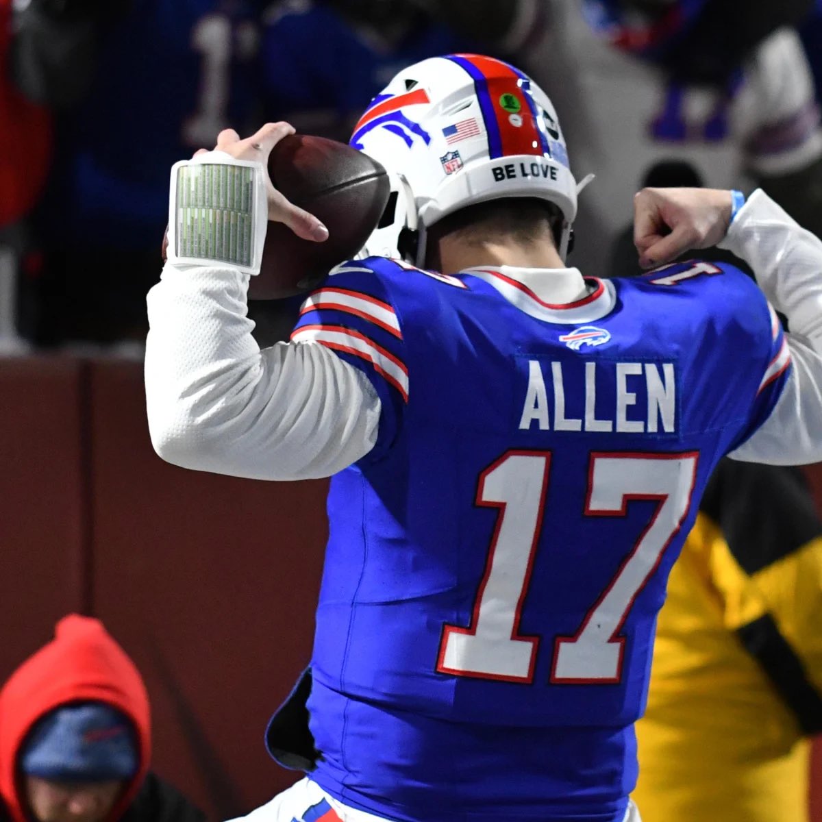 MLFootball's tweet photo. INSANE: #BILLS QB JOSH ALLEN HAS MORE RECEIVING TOUCHDOWNS THEN JUSTIN JEFFERSON, TRAVIS KELCE, DEEBO SAMUEL, &amp; GARRETT WILSON COMBINED, over the last three weeks.

🤯 

Crazy… https://t.co/nkHTIYMU42