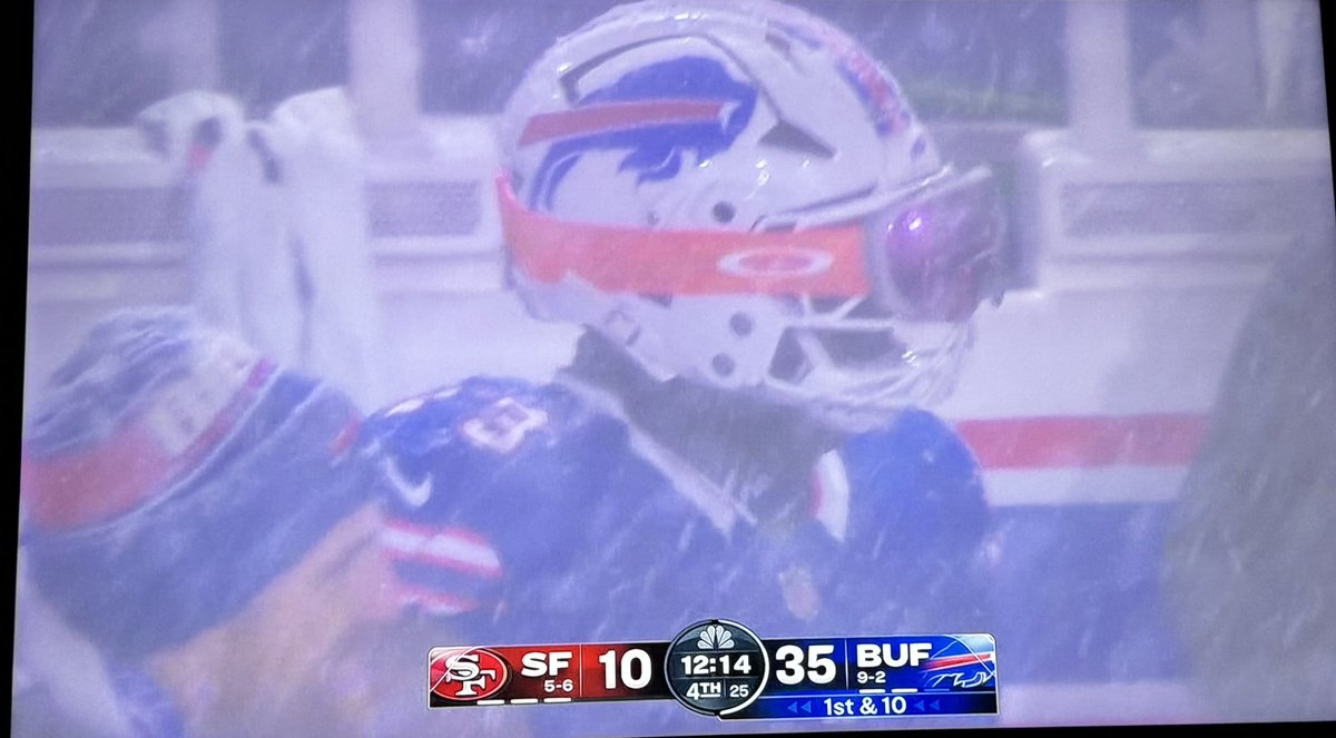 Tommy_Dangles72's tweet image. LMFAO DION😂😂😂