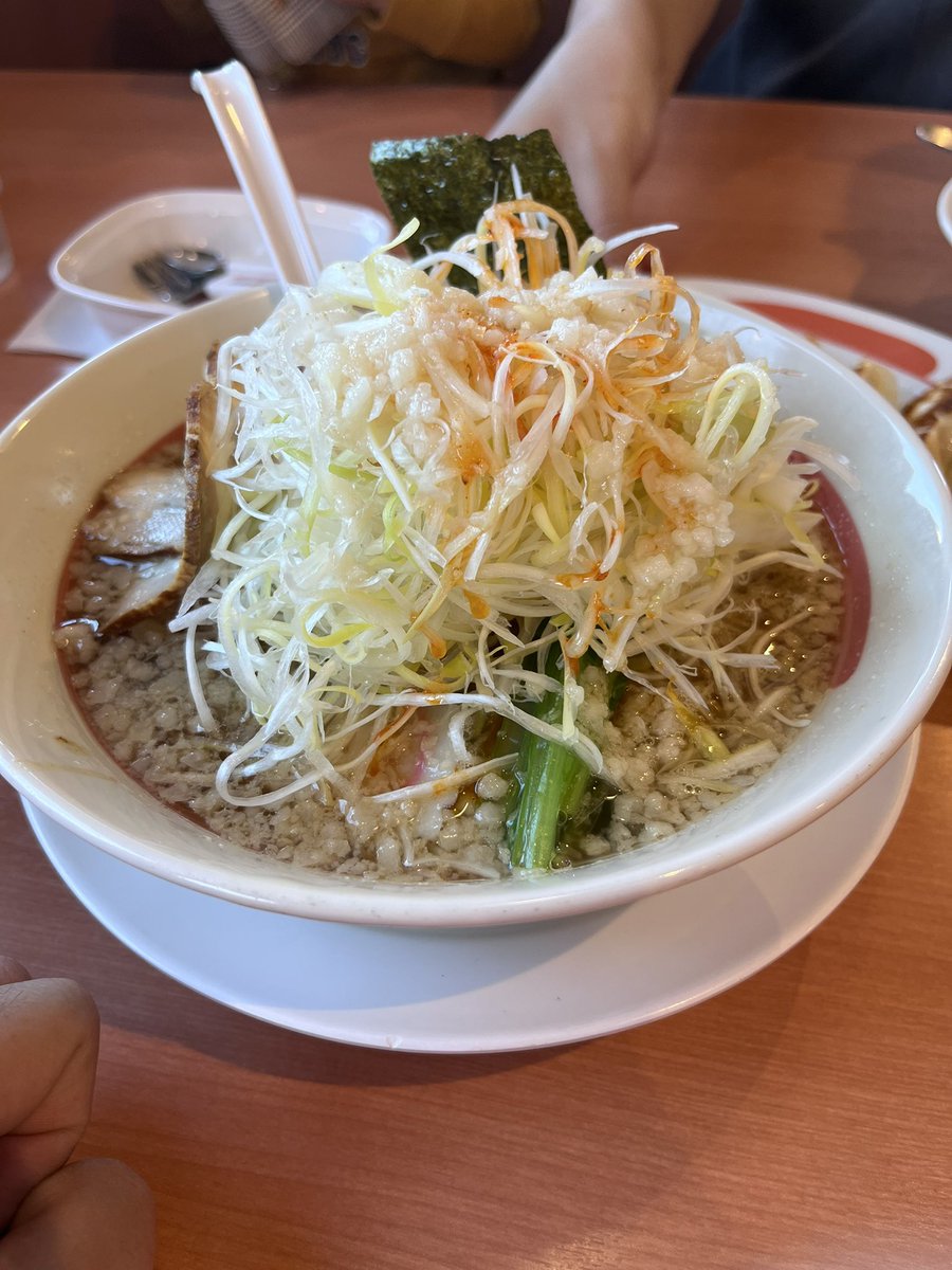 幸楽苑のポテンシャルの高さww

#幸楽苑

背脂醤油
濃いめ
カタメ
ネギ×2
背脂
トッピング