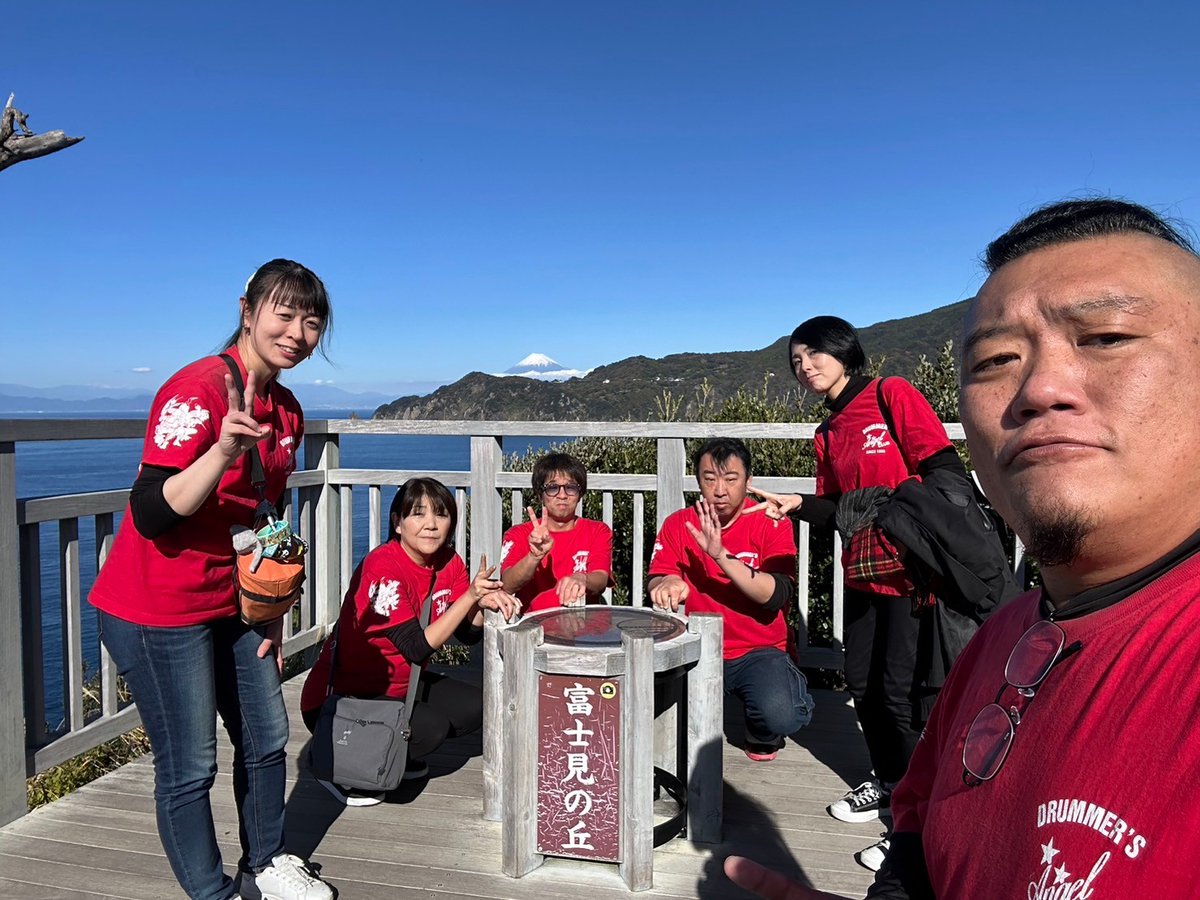 angelgojyu's tweet photo. 今日も快晴で天気が良いので
観光しちゃうよ！！って事で
黄金崎公園に
寄りましたー！！

ウェイウェイ！！

#ANGELDRUMMERSCLUB
#DRUM
#ドラム
#ANGELGOJYU
#GUERRILLAGANG
#BURGLAR
#REDFAN
#ならみちwith同級生
#TheBlanketBabies https://t.co/t9qI3bt0CB