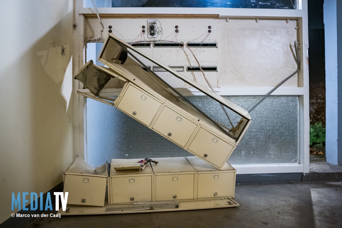 Explosie bij ingang flat in Vlaardingen