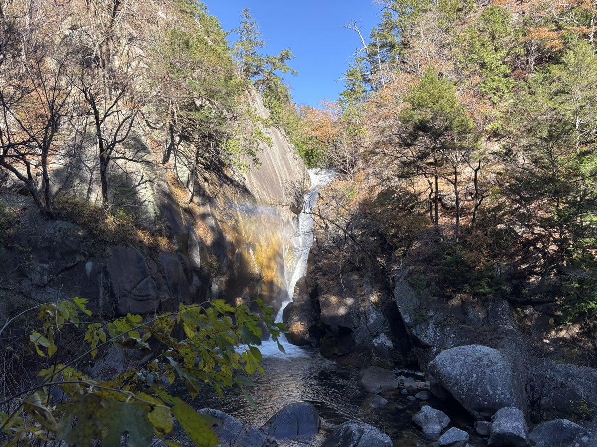 takeda_pyon's tweet photo. 紅葉を見にいこうよう
#昇仙峡 https://t.co/C1WPkng15p