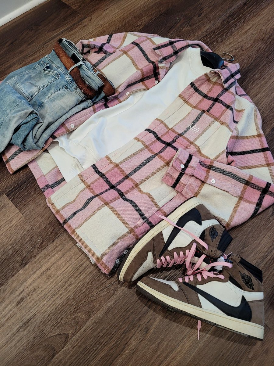 jueves252's tweet image. Happy Sunday Twitter fam!! I hope you all have a blessed day 🙏🏽 #wdywt #rockdontstock #yoursneakersaredope #kotd #nike #jumpmanjordan #wearyoursneakers @Nike @nikestore @Jumpman23 
#kicksonfire #jordan #snkrsliveheatingup 
#ItsYourShoe @snkr_twitr