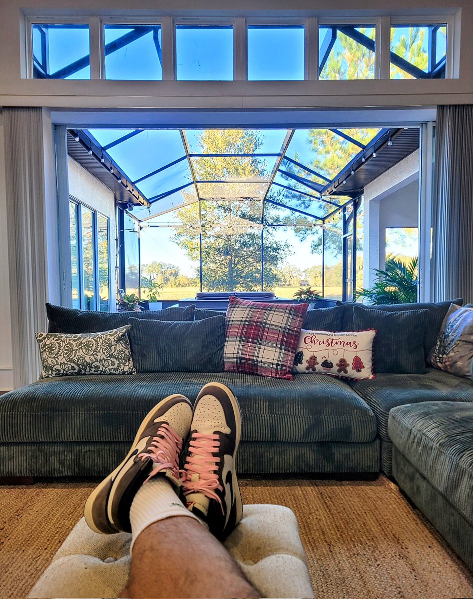 jueves252's tweet image. Happy Sunday Twitter fam!! I hope you all have a blessed day 🙏🏽 #wdywt #rockdontstock #yoursneakersaredope #kotd #nike #jumpmanjordan #wearyoursneakers @Nike @nikestore @Jumpman23 
#kicksonfire #jordan #snkrsliveheatingup 
#ItsYourShoe @snkr_twitr