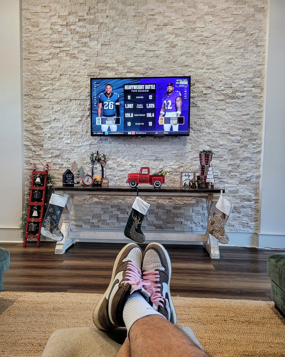 jueves252's tweet image. Happy Sunday Twitter fam!! I hope you all have a blessed day 🙏🏽 #wdywt #rockdontstock #yoursneakersaredope #kotd #nike #jumpmanjordan #wearyoursneakers @Nike @nikestore @Jumpman23 
#kicksonfire #jordan #snkrsliveheatingup 
#ItsYourShoe @snkr_twitr