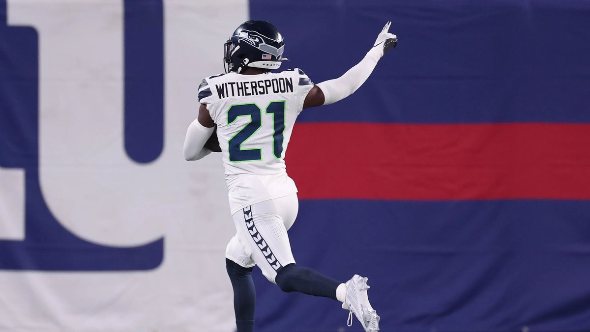 hawkblogger's tweet photo. Only 3 players in NFL history have had 2+ sacks and a 90+ yard interception return for a touchdown. 

#Seahawks have 2 of the 3 players.

@leonardwilliams did it today. 

@DevonWitherspo1 did it last year in the same stadium https://t.co/I2Amfg5H9h