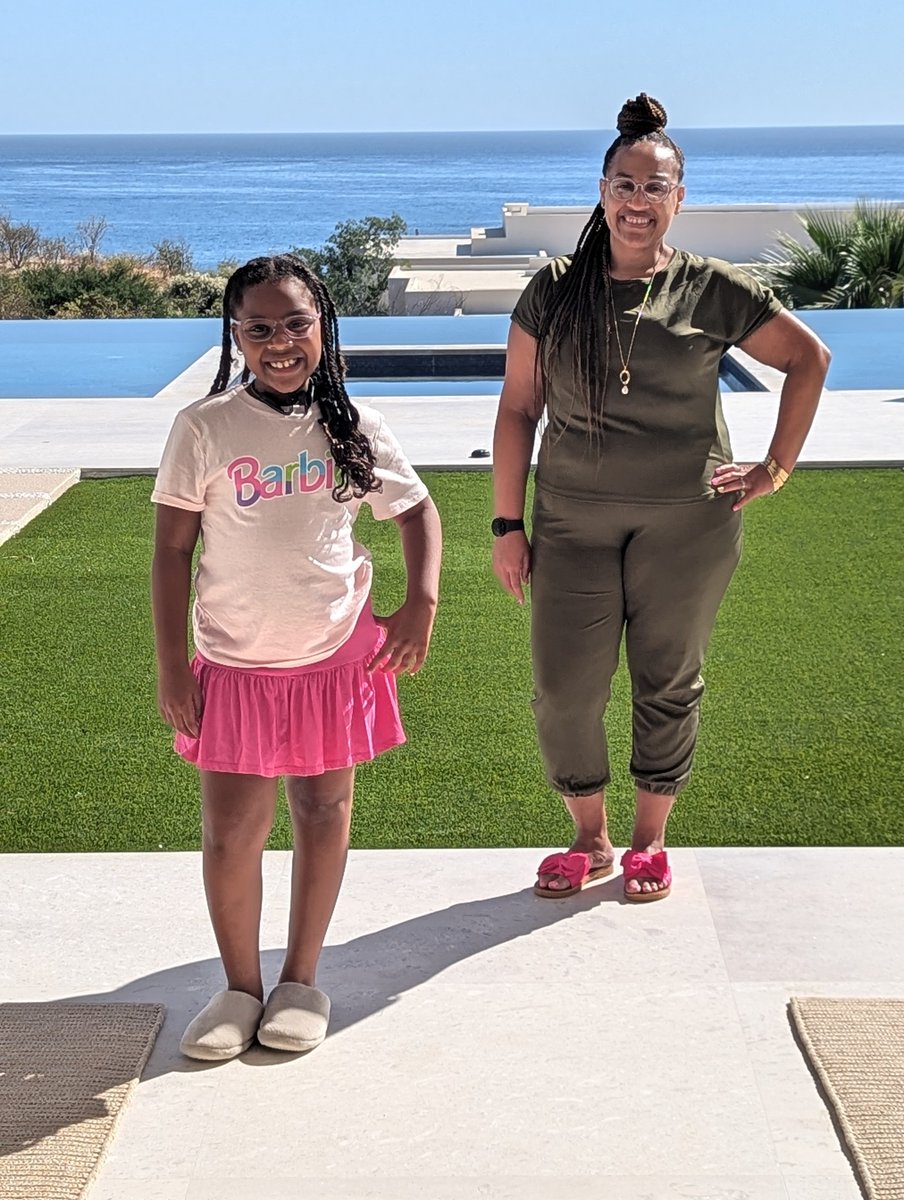 SNikkiVaughan's tweet image. Until next time... we are blessed with a whole lot of LOVE!  #CaboThanksgiving #framily #CJP #DesiP